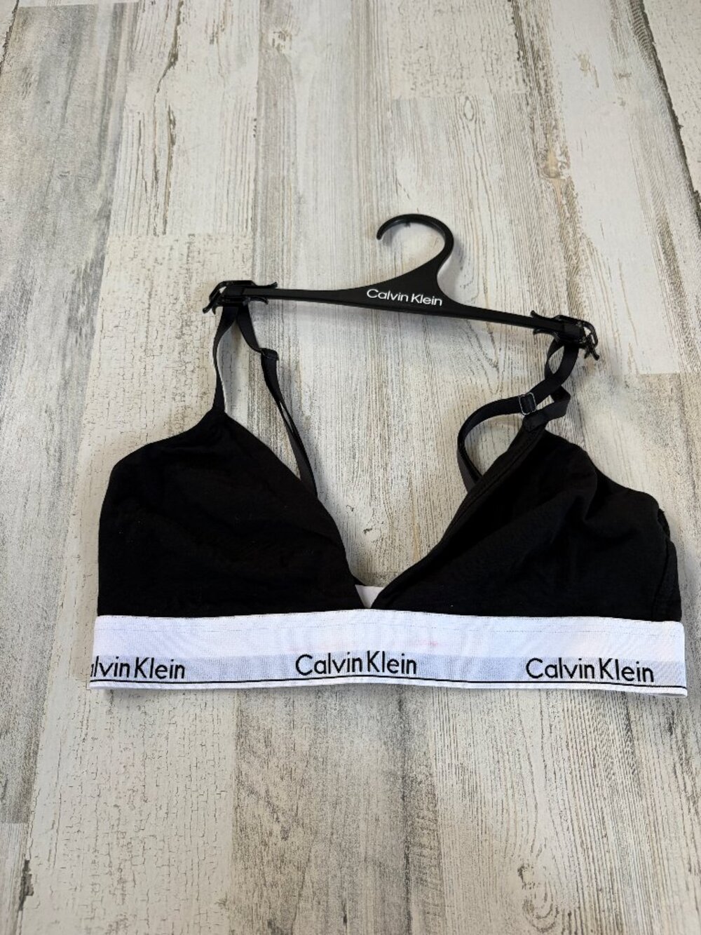 Calvin Klein Women's Size Large Lightly Lined Wireless Bra Black